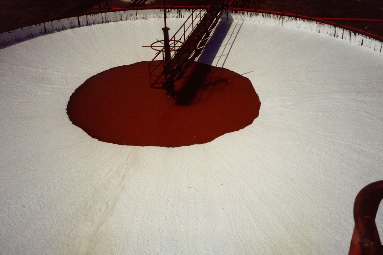 Pressurized foam fire protection system for large diameter atmospheric storage