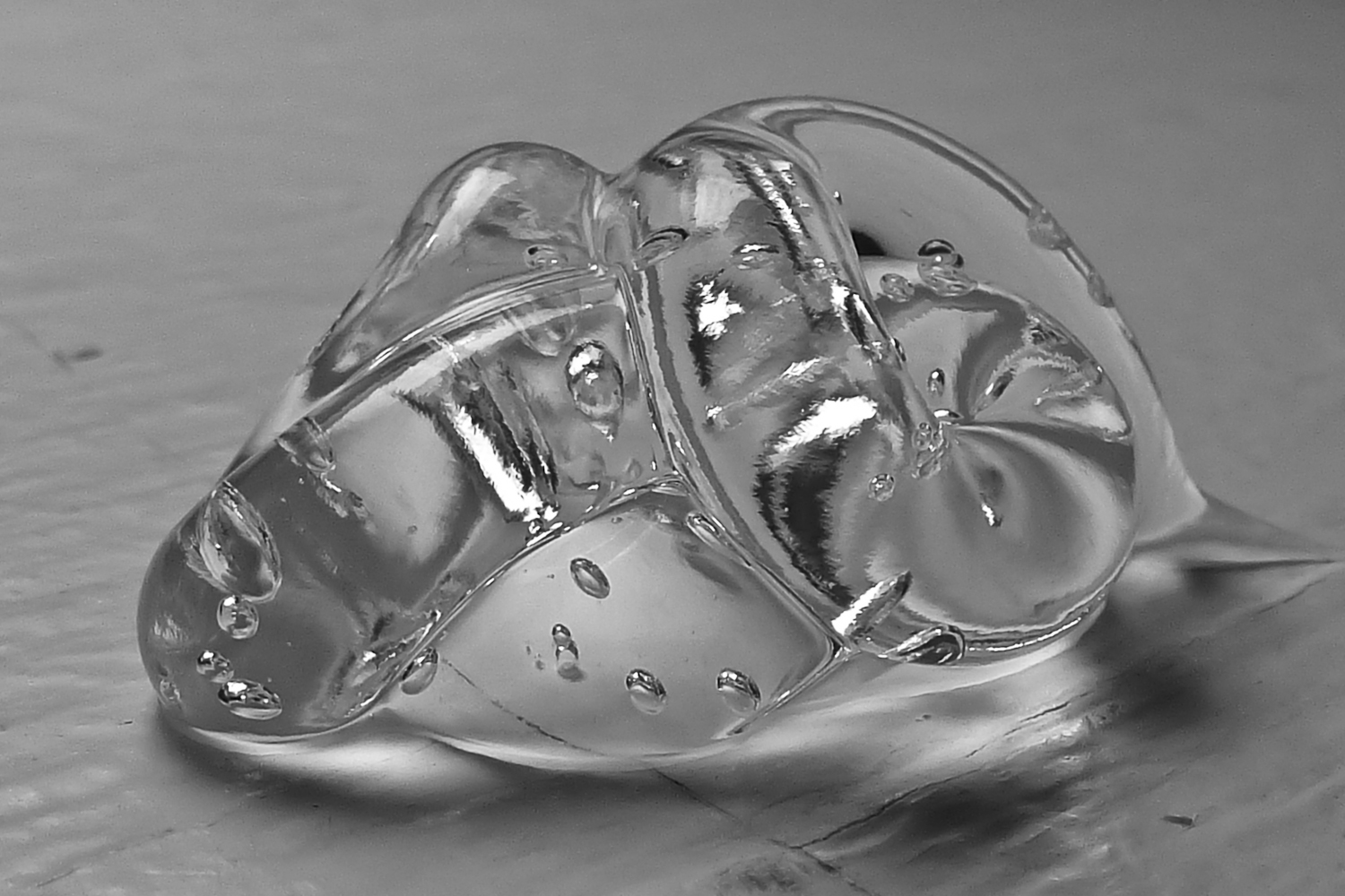 Seeking technologies to jellify fluids (water or oil) without using polymeric molecules or surfactant systems.